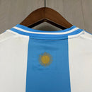 Camisa Argentina Home 2024/25 Torcedor Masculina Adidas com Patch de Campeão – , branca e azul celeste
