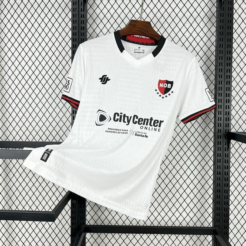 Camisa Newell’s Old Boys Away II 2025/26 Torcedor Masculina branca, uniforme reserva argentino com detalhes em vermelho e preto, modelo torcedor leve e confortável disponível na Wazemix.