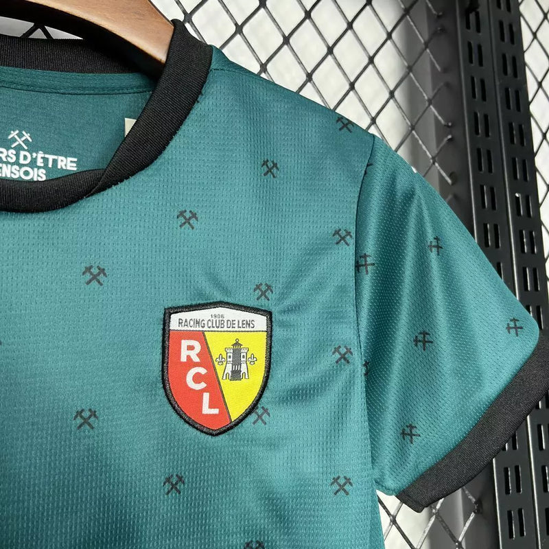 Kit infantil RC Lens Away (2) 2024/25 Puma completo, camisa e shorts oficiais, uniforme infantil licenciado do RC Lens para jovens torcedores”