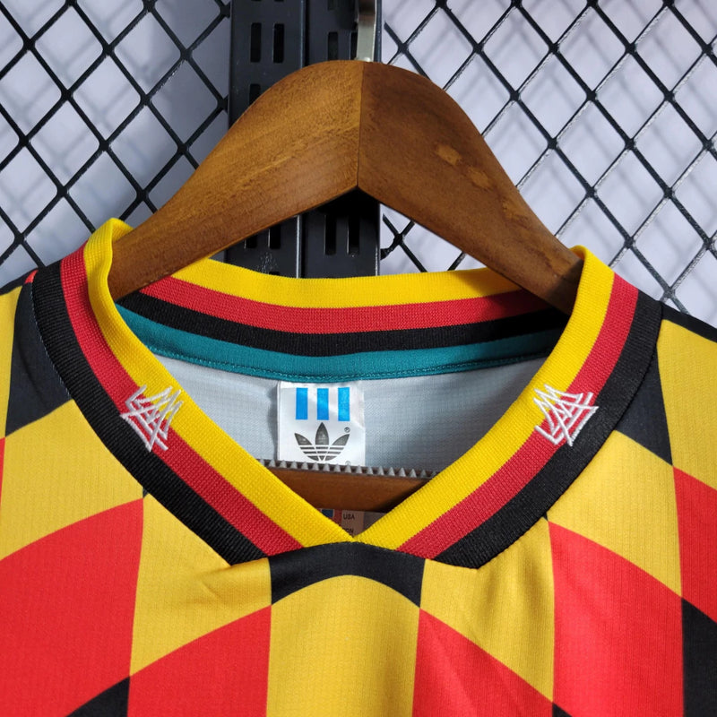 Camisa Alemanha Away II 1994/95 Adidas Retrô Masculina branca com detalhes em preto e vermelho, tecido leve e respirável, corte masculino – ideal para torcer, colecionar e uso casual.