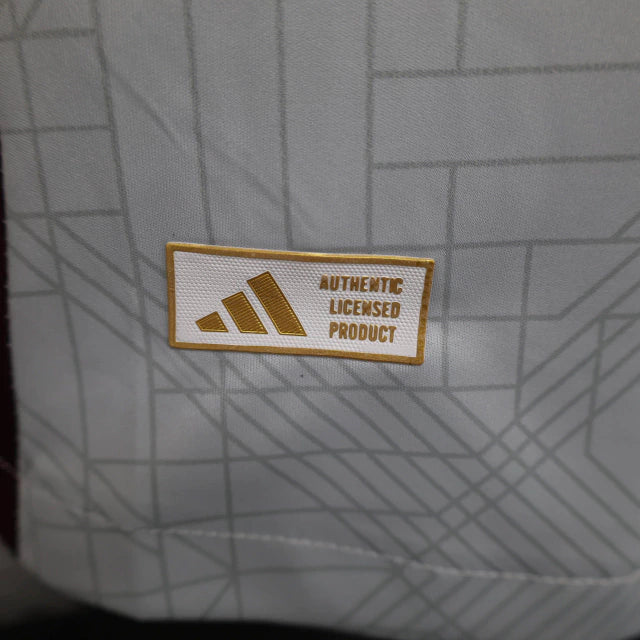 "Camisa Ajax Third (3) 2024/25 Adidas Jogador Masculina oficial, versão player issue, cor preta com detalhes modernos, escudo em termotransfer e tecnologia HEAT.RDY para máximo desempenho.