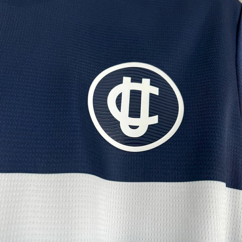 Camisa Universidad Católica Away II 2025/26 Puma Torcedor Masculina na cor azul, modelo de futebol com escudo do clube chileno no peito, design moderno e tecido leve, ideal para torcedores e colecionadores.