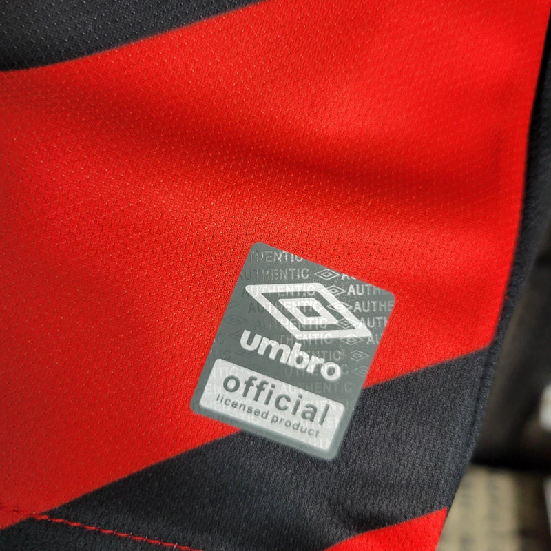 Camisa Athletico Paranaense Away (2) 2023/24 Umbro Torcedor Masculina com escudo oficial bordado e logo Umbro estampado, modelo visitante do clube paranaense.