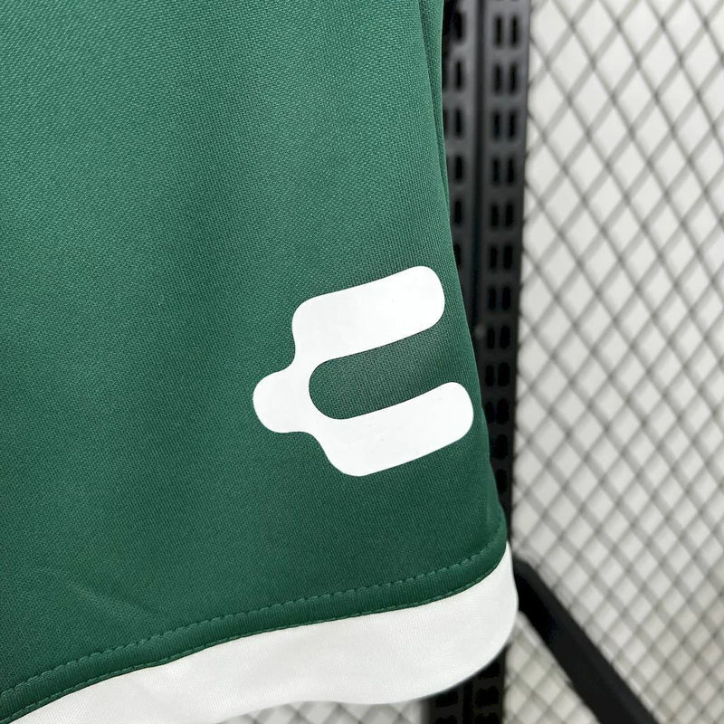 Kit Infantil Club León Away II 2025/26 – Conjunto completo camisa e shorts verde e branco para meninos e meninas