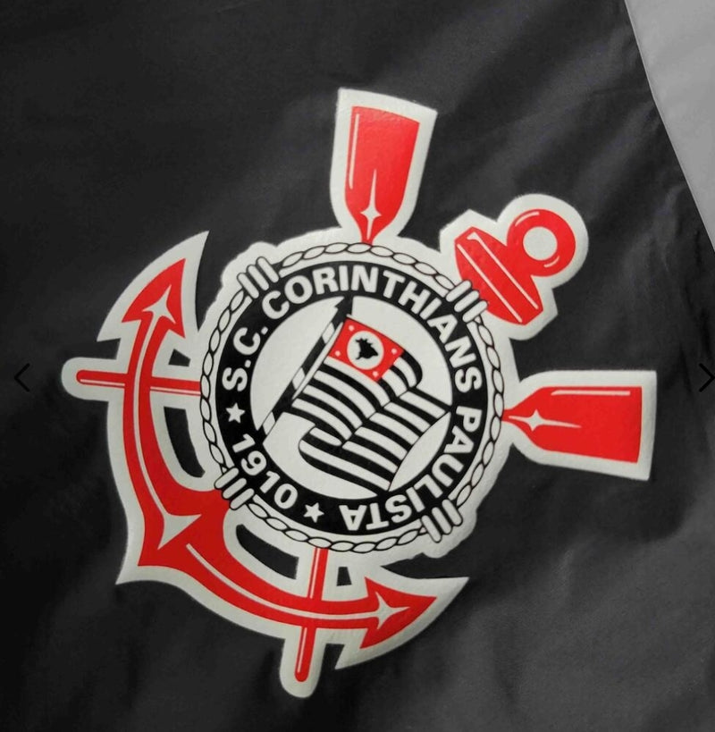 Corta vento Corinthians 2024 2025 Nike masculino nas cores preto e cinza com escudo no peito 