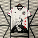 Camisa Japão Zoro One Piece 2023/24 Adidas Torcedor Masculina branca, inspirada no personagem Roronoa Zoro do anime One Piece, design exclusivo que une futebol, cultura japonesa e estilo anime, perfeita para torcedores e colecionadores."
