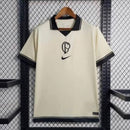 Camisa Corinthians Edição 110 Anos 2023/24 Nike Torcedor Masculina frente completa, uniforme bege com escudo bordado