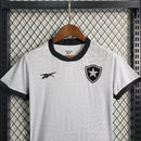 Kit Infantil Botafogo Third 2023/24 Reebok completo com camisa, shorts e meiões, uniforme oficial do Glorioso para crianças de 3 a 13 anos, cores preto e branco, escudo bordado e design moderno, perfeito para torcer com estilo e conforto."
