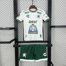 Kit Infantil Club León Away II 2025/26 – Camisa e shorts verde e branco para crianças, uniforme completo do clube mexicano