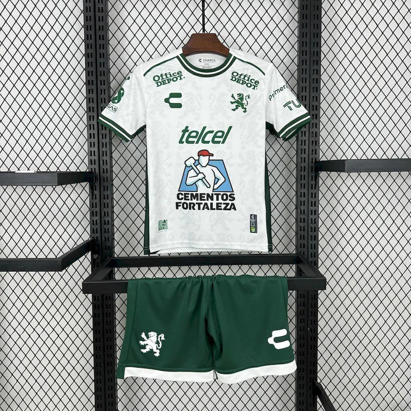 Kit Infantil Club León Away II 2025/26 – Camisa e shorts verde e branco para crianças, uniforme completo do clube mexicano
