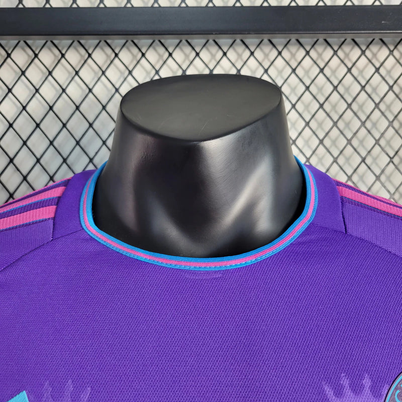 Camisa Charlotte FC Away II 2023/24 Adidas Jogador Masculina Roxa, versão player issue, MLS, escudo em silicone, tecnologia HEAT.RDY, Waze Mix"