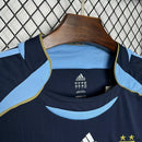Camisa Argentina Away II 2006/07 Adidas Retrô Masculina - uniforme retrô da seleção argentina, gola clássica, listras Adidas nas mangas, tecido leve e respirável, ideal para torcedores e colecionadores de futebol"