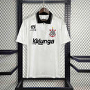 "Camisa Corinthians Home 1994/95 Finta Masculina retrô, preta com detalhes em branco, modelo clássico do clube, ideal para fãs e colecionadores do Timão"
