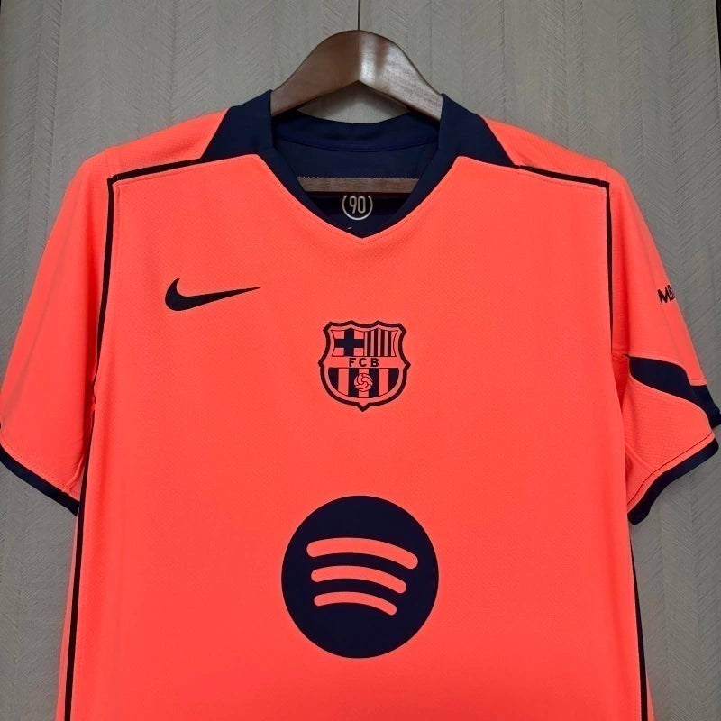 Camisa Barcelona Third III 2025/26 Nike Torcedor Masculina, uniforme oficial laranja com design moderno, disponível nos tamanhos P ao XGG para torcedores culés."
