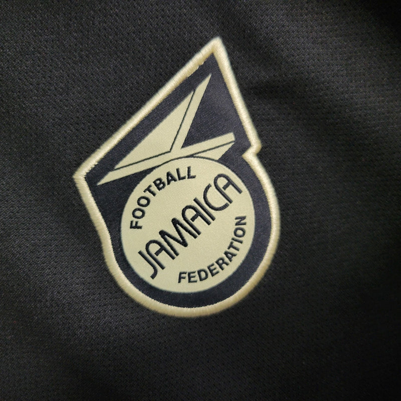 Camisa Jamaica Away II 2023/24 Adidas Torcedor Masculina preta, uniforme alternativo da seleção jamaicana, design moderno em preto com detalhes verde e amarelo, tecido leve e respirável, modelo masculino."
camisa Jamaica Away 2023/24 preta
camisa Adidas Jamaica torcedor masculina
uniforme alternativo seleção Jamaica
camisa Reggae Boyz 2023/24