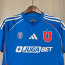 Camisa Universidad de Chile Home I 2025/26 Adidas Torcedor Masculina na cor azul, modelo oficial da temporada, com escudo bordado, disponível nos tamanhos P ao XGG – Wazemix