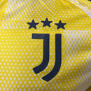 Camisa Juventus Away II 2024/25 Adidas Jogador Masculina amarela, escudo da Juventus no peito, design moderno com tecnologia AEROREADY e corte ajustado ao corpo.