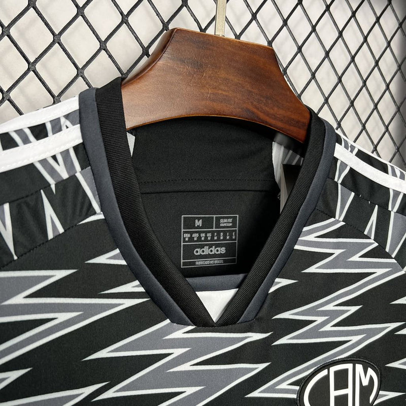 Camisa Atlético Mineiro Third III 2024/25 Adidas Torcedor Masculina oficial, preta e branca, modelo adulto com escudo do Galo e tecnologia AEROREADY