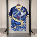 Camisa Japão Concept Dragão Azul 2024/25 Adidas Torcedor Masculina azul, uniforme conceitual inspirado no dragão japonês, design exclusivo com tecnologia AEROREADY, confortável e estiloso, ideal para torcedores e colecionadores.