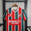 Camisa Fluminense Home 1993/94 Pênalty Masculina retrô, tricolor verde, grená e branco, modelo clássico do clube, ideal para fãs e colecionadores do Fluminense Football Club"