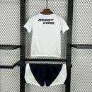 Kit Infantil Colo-Colo Home I 2025/26 Adidas – Parte traseira da camisa e shorts branco e preto, design clássico para jovens torcedores