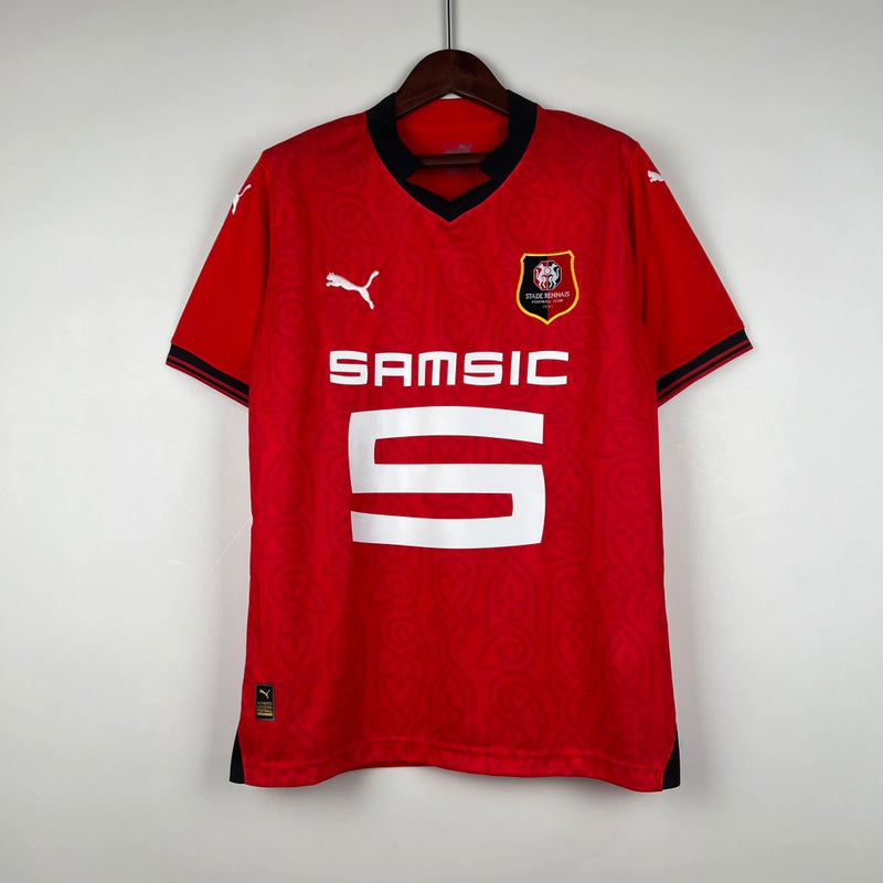 Camisa Rennes Home I 2023/24 Puma Torcedor Masculina Vermelha com detalhes em preto, tecido leve e design clássico do Stade Rennais.”