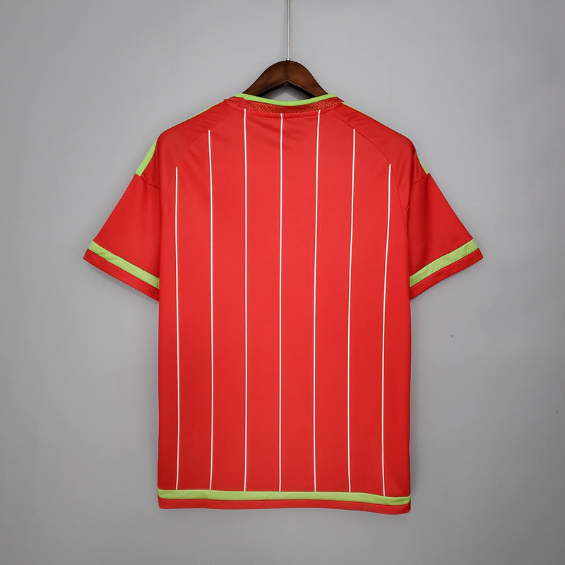 Camisa País de Gales Home 2016/17 Adidas retrô masculina vermelha com detalhes brancos, gola careca e tecido leve, modelo histórico para torcedores e colecionadores"