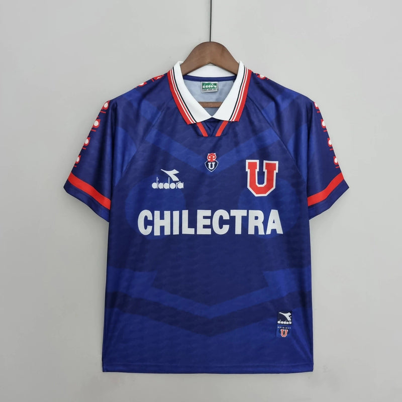 Camisa Universidad de Chile Home I 1996/97 retrô masculina azul, gola e mangas clássicas, design histórico anos 90, perfeita para torcedores e colecionadores de futebol chileno"