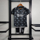 Kit Infantil Ajax Third (3) 2023/24 Adidas - Conjunto camisa e short oficial, preto com detalhes exclusivos, versão torcedor infantil, confortável e respirável.