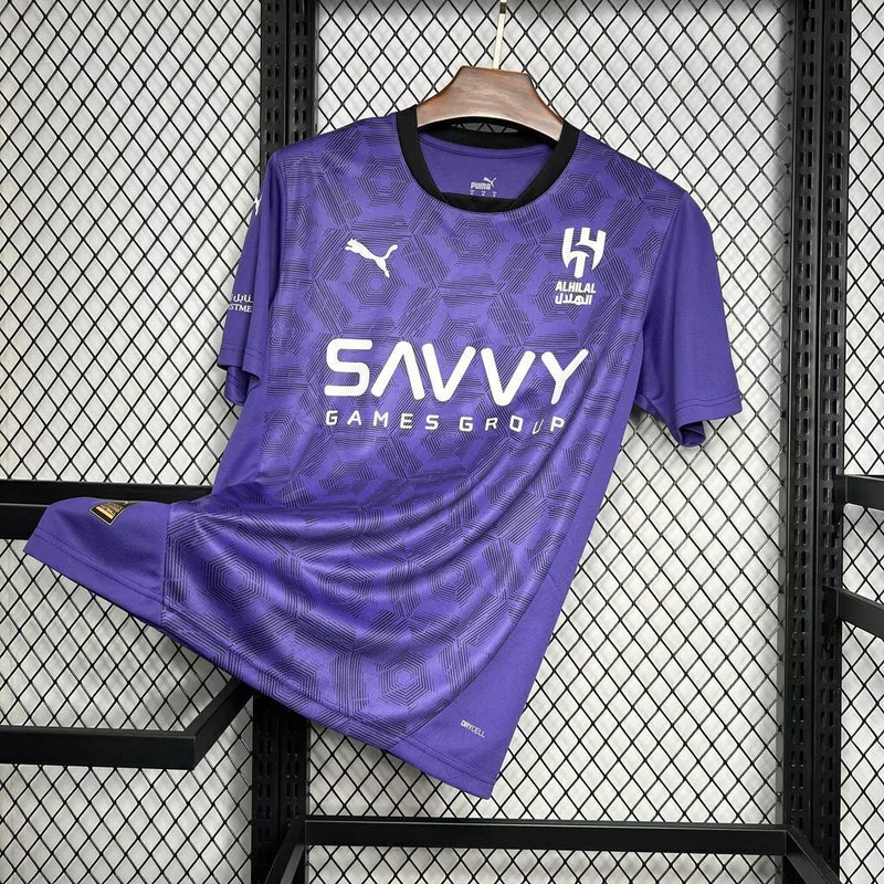 Camisa Al-Hilal Third III 2024/25 Puma Torcedor Masculina Roxa - uniforme de futebol alternativo do Al-Hilal FC, design moderno roxo com detalhes exclusivos, tecido confortável e respirável.
