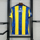 Camisa Rosario Central Home I 2025/26 Torcedor Masculina amarela com detalhes em azul, escudo estampado no peito e design clássico para torcedores apaixonados."