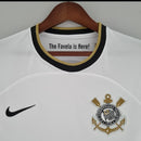 Camisa Corinthians Home I 2022/23 Nike torcedor masculina branca com detalhes pretos, escudo do clube no peito e logotipo da Nike, modelo para torcedores"