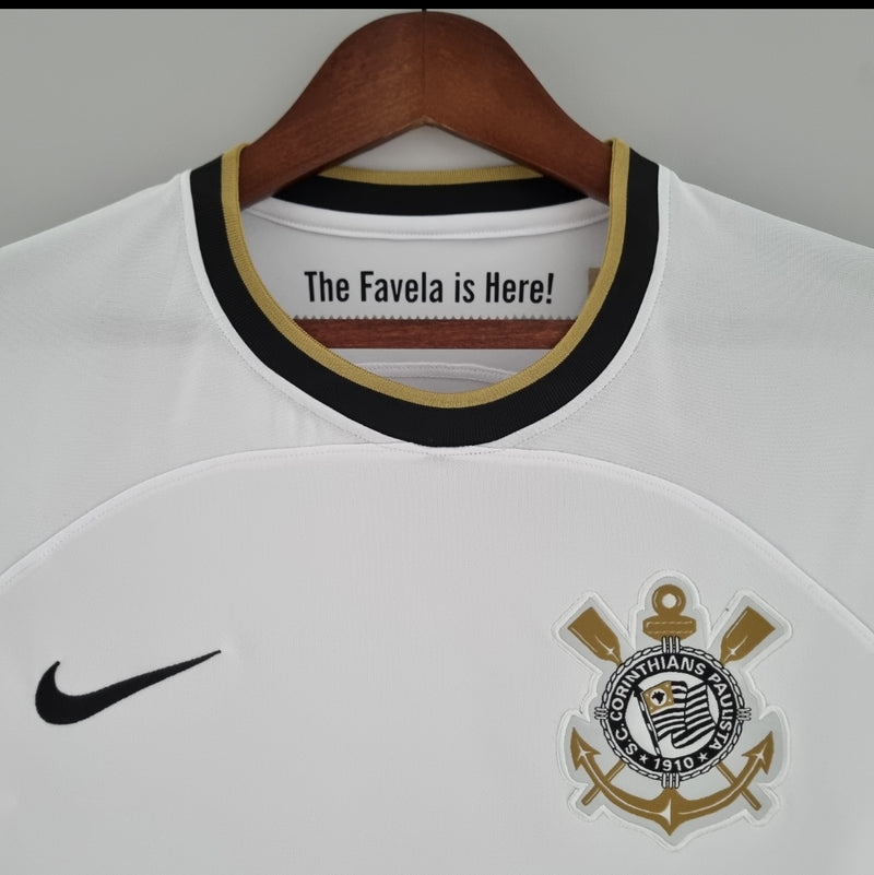 Camisa Corinthians Home I 2022/23 Nike torcedor masculina branca com detalhes pretos, escudo do clube no peito e logotipo da Nike, modelo para torcedores"