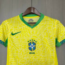 Camisa Brasil Home 2024/25 Torcedora Feminina oficial, cores da seleção brasileira, escudo bordado, tecido leve e respirável