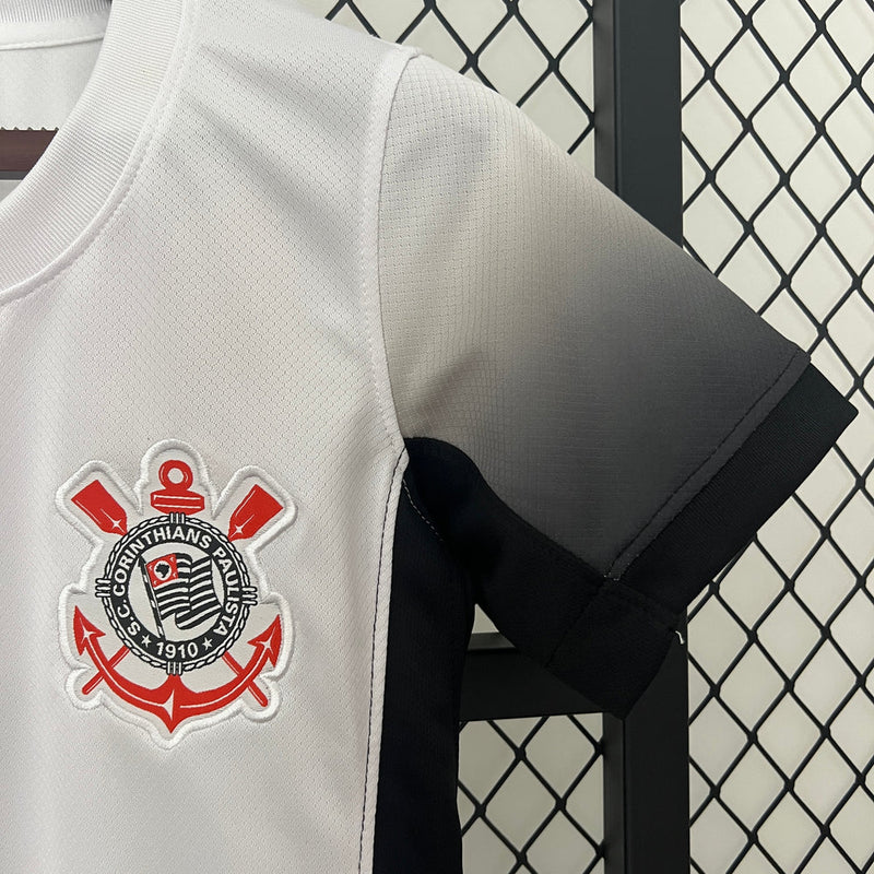 Camisa Corinthians Home 2024/25 Feminina Nike para torcedora, preta com detalhes em branco, modelo oficial do clube, ideal para fãs mulheres do Corinthians"