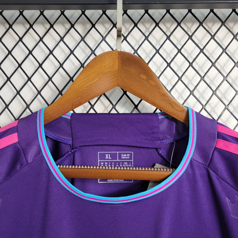Camisa Charlotte FC Away II 2023/24 Adidas Torcedor Masculina Roxa, uniforme MLS, escudo bordado, tecnologia AEROREADY, Waze Mix"