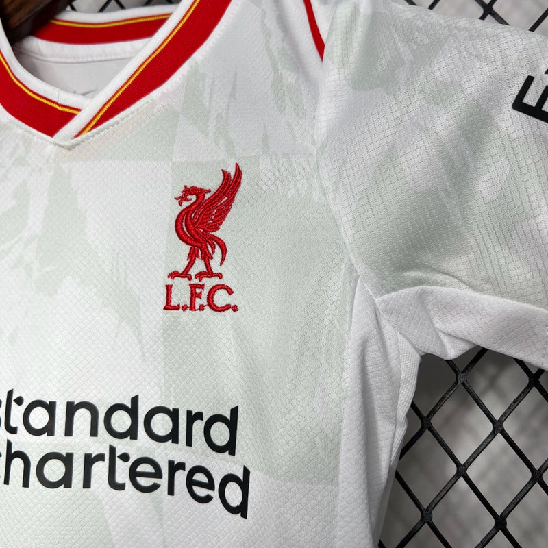 Kit Infantil Liverpool Third III 2024/25 Nike – uniforme oficial com camisa e short, modelo infantil, tecido leve e confortável, na cor da terceira camisa do Liverpool para a temporada 2024/25."