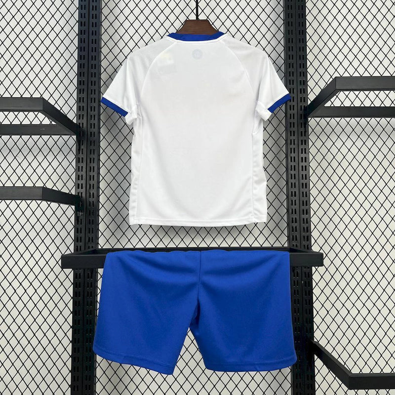 Conjunto Infantil Seleção Inglaterra 2025/26 Nike Home I Branco - Camisa e shorts leves e respiráveis, perfeitos para treinos e jogos de crianças