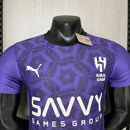 Camisa Al-Hilal Third III 2024/25 Puma Jogador Masculina roxa, uniforme de futebol árabe com design moderno, tecnologia Puma DryCell, leve e respirável, ideal para treinos, jogos e colecionadores do Al-Hilal FC.