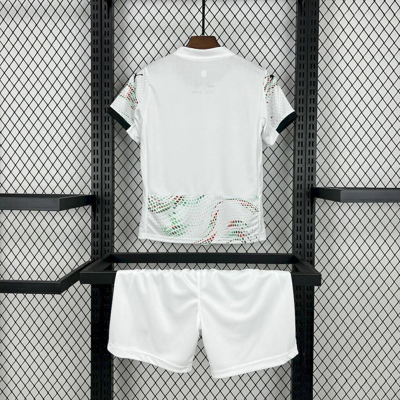 Kit Infantil Portugal Away (2) 2025 Puma – Parte traseira da camisa e shorts, design away moderno para jovens torcedores