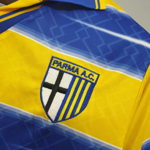 Camisa Parma Home I 1998/99 Retrô Masculina Amarela e Azul com escudo bordado, design clássico e estilo vintage que celebra a era de ouro do futebol italiano.”