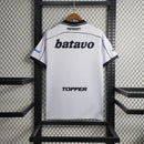 Camisa Corinthians retrô branca 1999 da Topper com escudo antigo e gola polo.