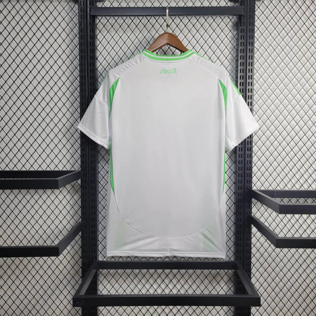 Camisa Argélia Home I 2024/25 Adidas Torcedor Masculina branca, com detalhes em verde e vermelho da bandeira, tecido leve e respirável para torcedores da seleção Les FennecsCamisa Argélia Home I 2024/25
Camisa Argélia Adidas branca
Camisa seleção Argélia masculina
Camisa Argélia torcedor 2024/25
Camisa Les Fennecs home 2024
Camisa Argélia uniforme principal
Camisa Argélia branca masculina