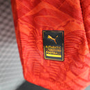 Camisa Egito Home I 2025/26 Puma Jogador Masculina vermelha, com detalhes em preto e branco, tecido leve e respirável Puma DryCell, ideal para treinos, aquecimentos e torcedores que desejam o estilo de jogador”Camisa Egito Home I 2025/26
Camisa Egito Puma Jogador
Camisa seleção Egito masculina
Camisa Egito vermelha jogador
Camisa Faraós Home 2025/26
Camisa Egito aquecimento Puma
Camisa Egito treino jogador
Uniforme Egito Home 2025
Camisa Egito futebol africano
Camisa Egito treino e jogo
Camisa Puma Egito 20