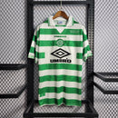 Camisa Celtic Home 1998/99 Umbro Retrô Masculina, uniforme verde e branco com escudo bordado e logo Umbro, disponível do P ao XGG."