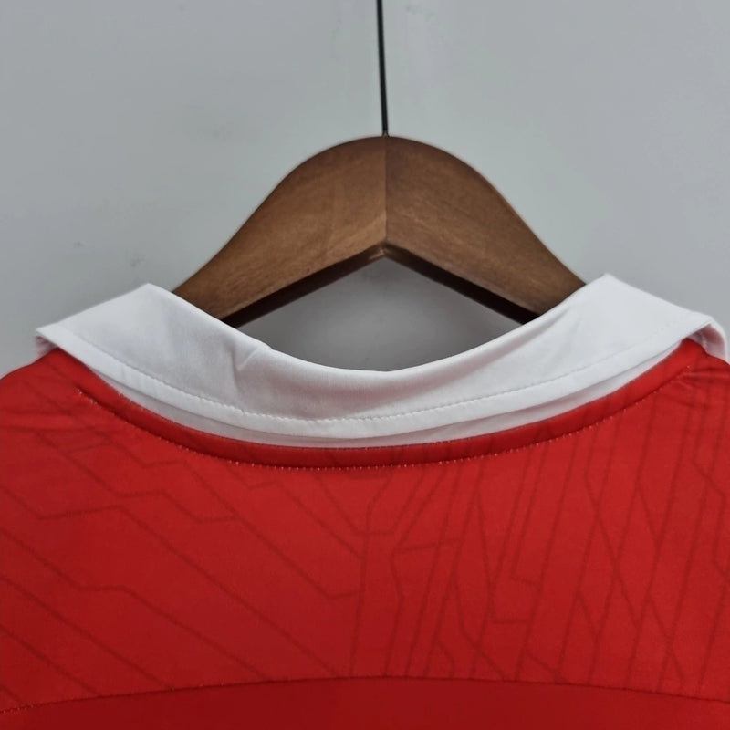 Camisa Retrô Universidad Católica Away II 2009/10 Puma Masculina vermelha, uniforme alternativo do futebol chileno com escudo da Católica no peito, estilo clássico retrô, ideal para colecionadores e torcedores.