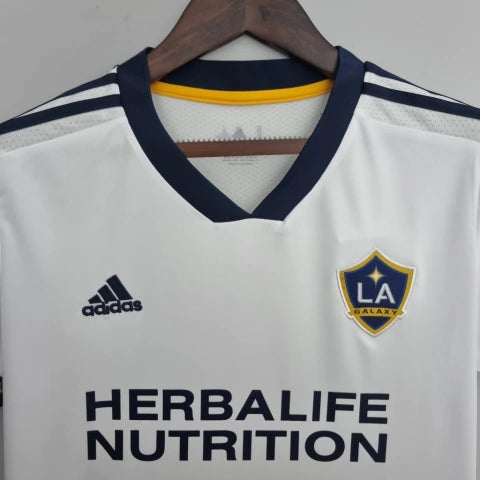 Camisa Los Angeles Galaxy Home I 2022/23 Adidas Torcedora Feminina Branca, uniforme oficial MLS, versão feminina ajustada, Waze Mix