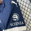 Camisa Independiente Third III 2024/25 Puma Torcedor Masculina na cor azul, uniforme do Independiente da Argentina, modelo masculino temporada 2024/25, confortável e respirável para torcedores e colecionadores.