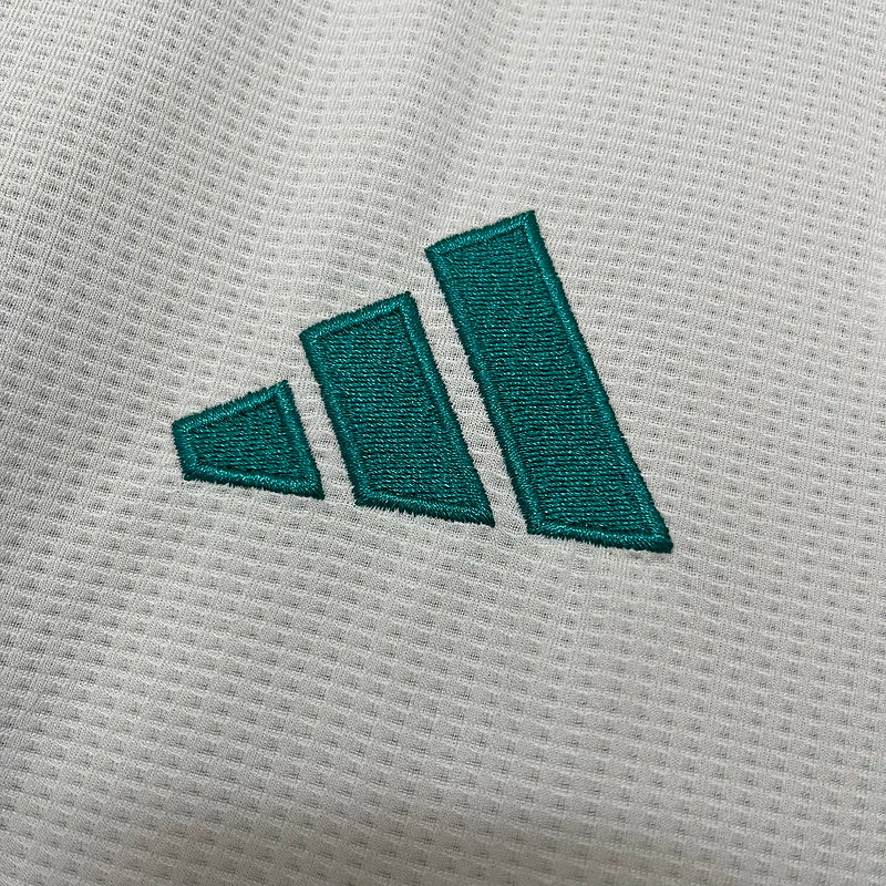Camisa Newcastle Third III 2024/25 Adidas Torcedor Masculino - uniforme alternativo dos Magpies, design moderno em cores exclusivas, escudo do clube e logo Adidas em destaque.
