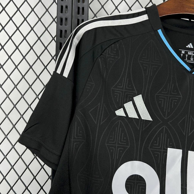 Camisa Charlotte FC Away II 2025/26 Adidas Torcedor Masculina Preta, uniforme MLS, escudo bordado, tecnologia AEROREADY, Waze Mix"